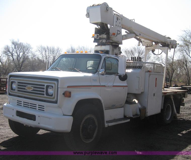 image for item A6113 1985 Chevrolet Kodiak C70 boom/digger derrick truck