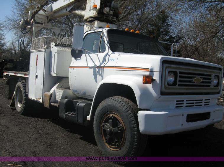image for item A6113 1985 Chevrolet Kodiak C70 boom/digger derrick truck