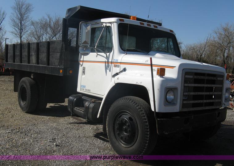 image for item A6114 1986 International 1654 dump truck