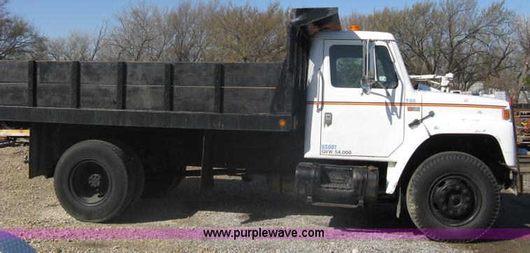 image for item A6114 1986 International 1654 dump truck