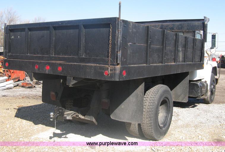 image for item A6114 1986 International 1654 dump truck