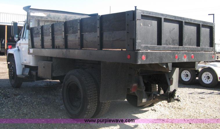 image for item A6114 1986 International 1654 dump truck