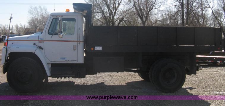 image for item A6114 1986 International 1654 dump truck