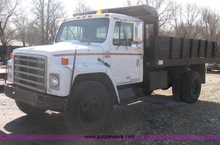 image for item A6114 1986 International 1654 dump truck