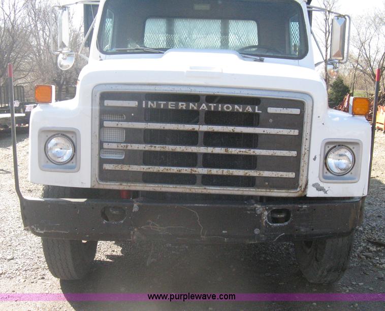 image for item A6114 1986 International 1654 dump truck