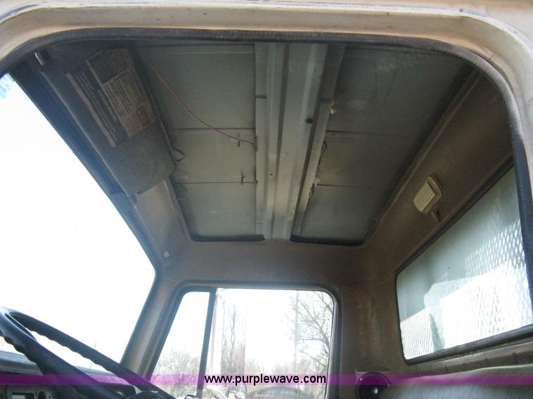 image for item A6114 1986 International 1654 dump truck