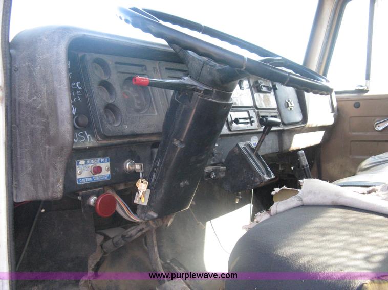 image for item A6114 1986 International 1654 dump truck