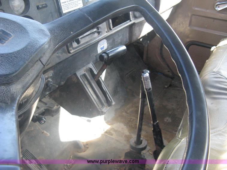 image for item A6114 1986 International 1654 dump truck