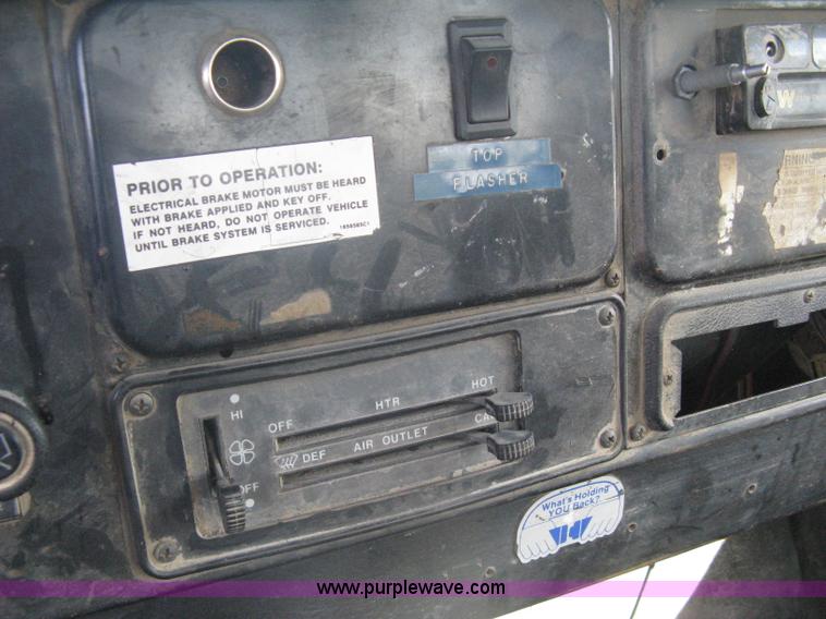 image for item A6114 1986 International 1654 dump truck