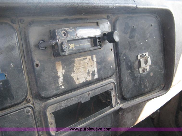 image for item A6114 1986 International 1654 dump truck