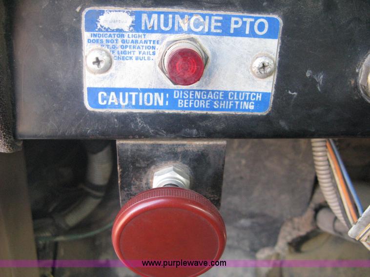 image for item A6114 1986 International 1654 dump truck