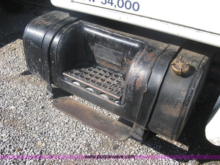 image for item A6114 1986 International 1654 dump truck