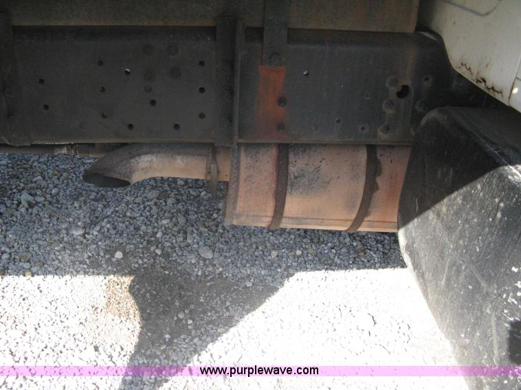 image for item A6114 1986 International 1654 dump truck