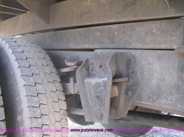 image for item A6114 1986 International 1654 dump truck