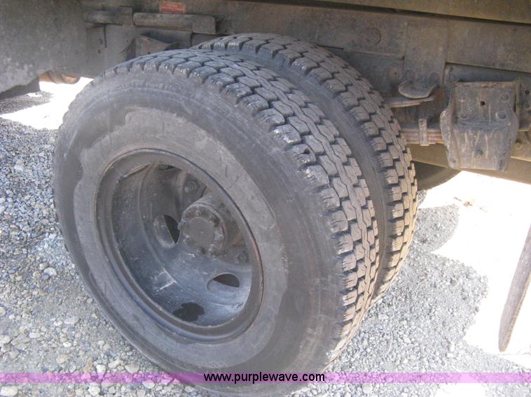 image for item A6114 1986 International 1654 dump truck