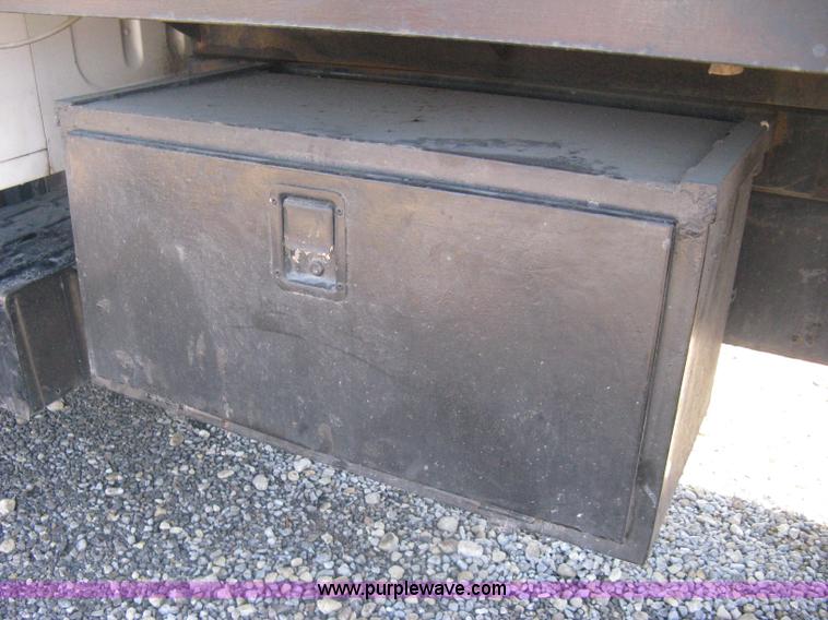 image for item A6114 1986 International 1654 dump truck