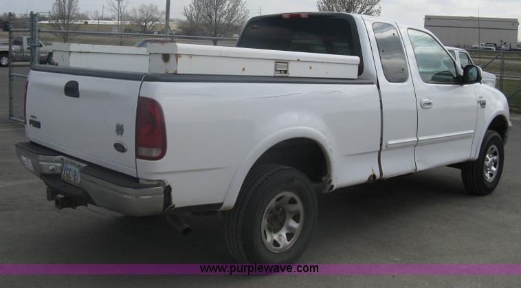 image for item A6125 1999 Ford F250 XLT SuperCab pickup truck