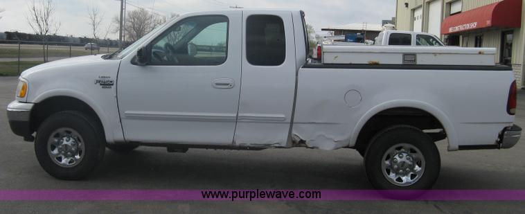 image for item A6125 1999 Ford F250 XLT SuperCab pickup truck