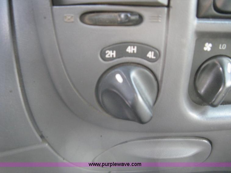 image for item A6125 1999 Ford F250 XLT SuperCab pickup truck