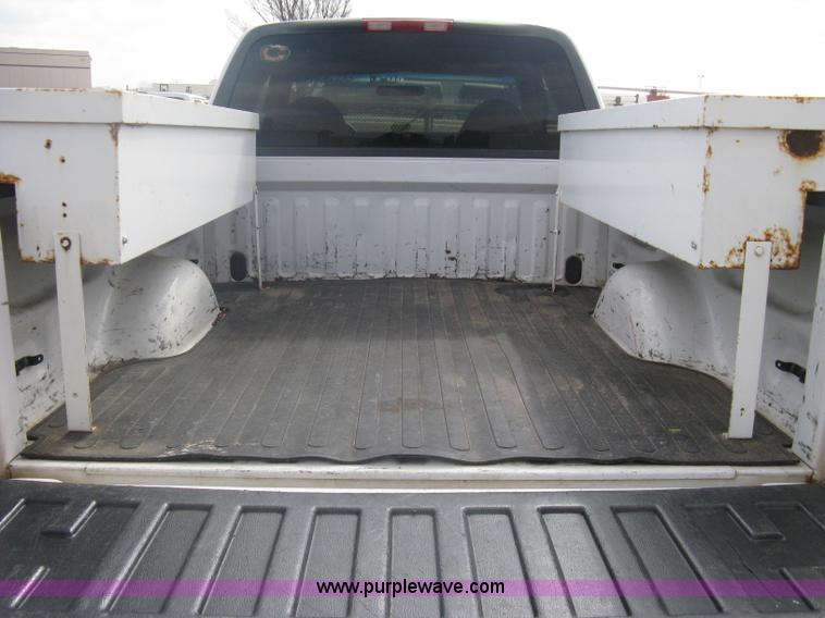 image for item A6125 1999 Ford F250 XLT SuperCab pickup truck