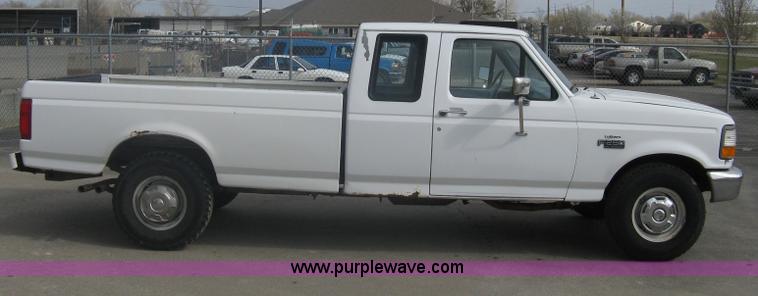 image for item A6126 1996 Ford F250 XL SuperCab pickup truck