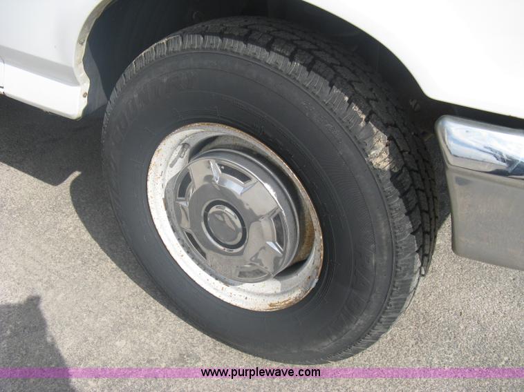 image for item A6126 1996 Ford F250 XL SuperCab pickup truck