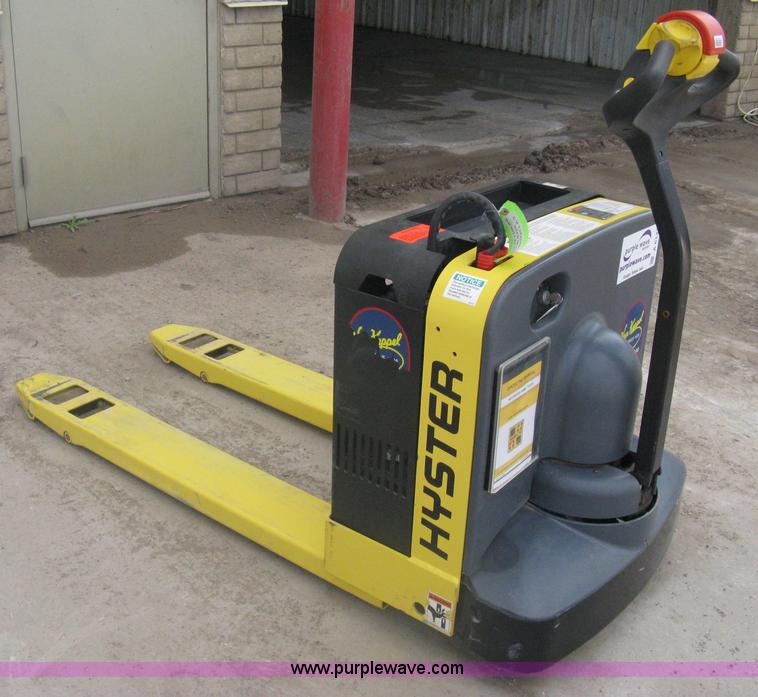image for item A6127 Hyster W40Z motorized pallet jack