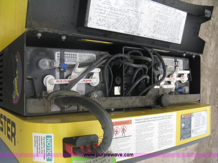 image for item A6127 Hyster W40Z motorized pallet jack