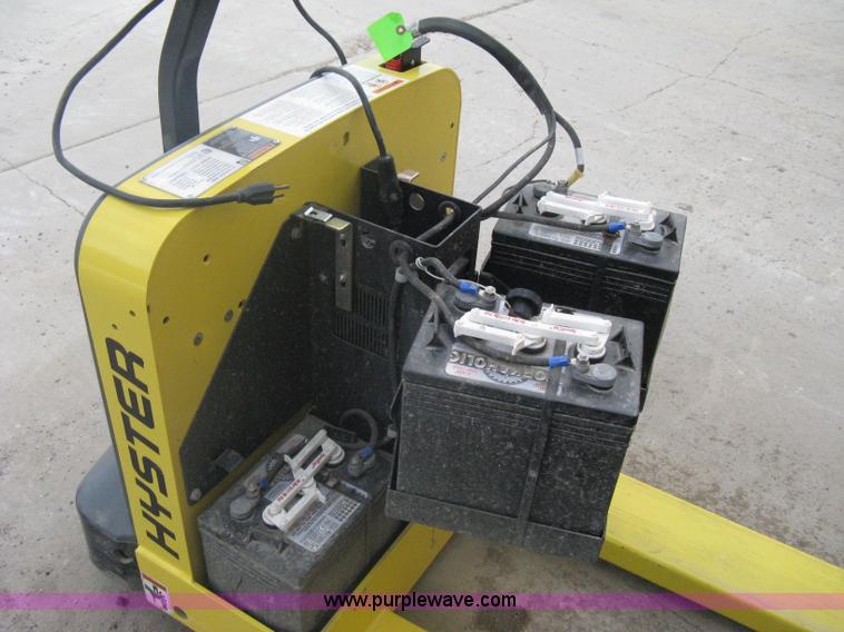 image for item A6127 Hyster W40Z motorized pallet jack