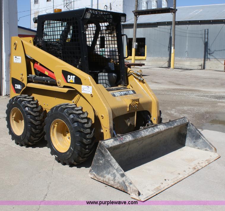 image for item A6833 2009 Caterpillar 236B II skid steer