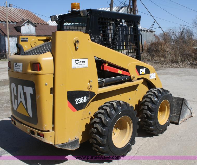 image for item A6833 2009 Caterpillar 236B II skid steer