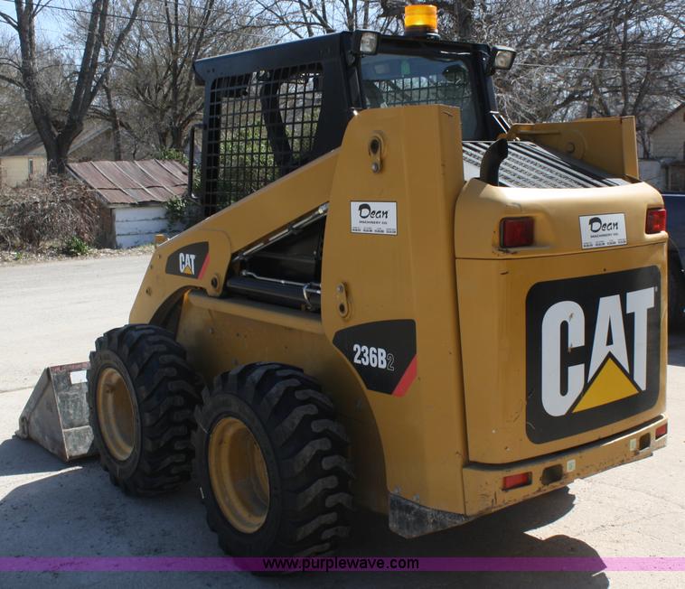 image for item A6833 2009 Caterpillar 236B II skid steer