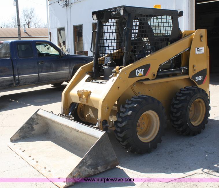 image for item A6833 2009 Caterpillar 236B II skid steer