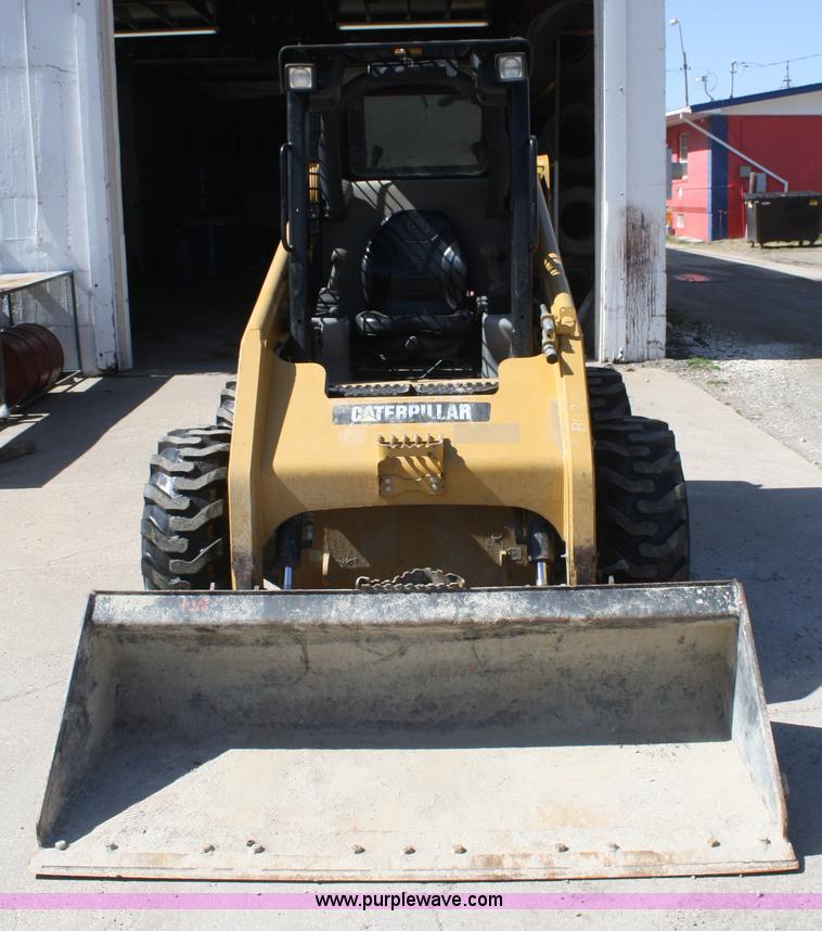 image for item A6833 2009 Caterpillar 236B II skid steer