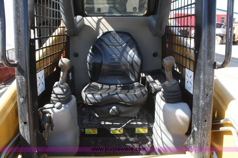 image for item A6833 2009 Caterpillar 236B II skid steer