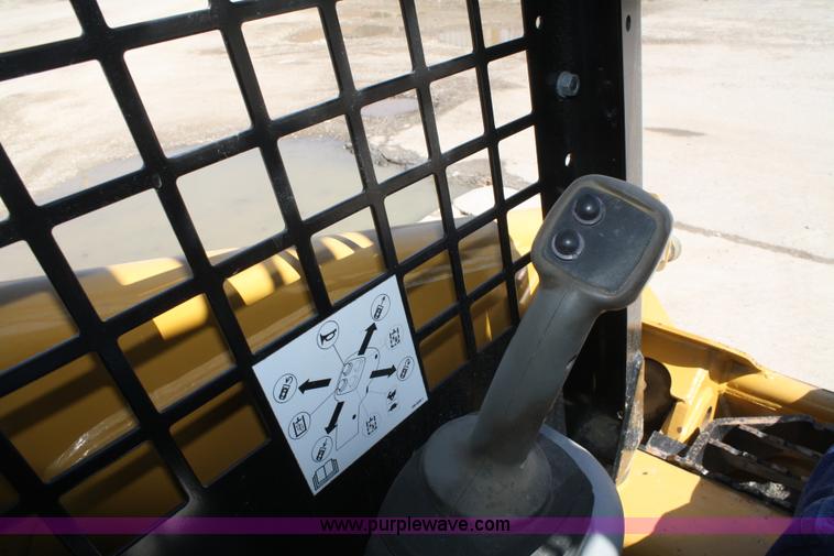 image for item A6833 2009 Caterpillar 236B II skid steer