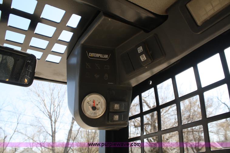 image for item A6833 2009 Caterpillar 236B II skid steer