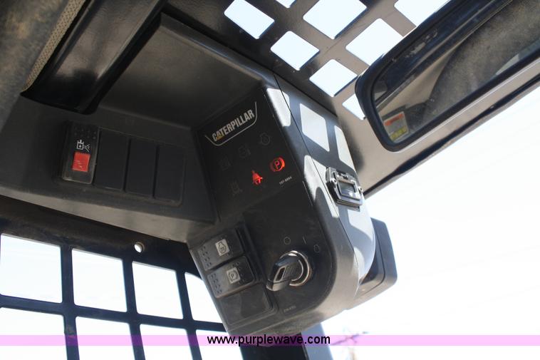 image for item A6833 2009 Caterpillar 236B II skid steer