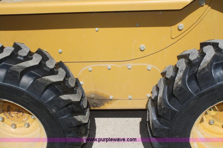 image for item A6833 2009 Caterpillar 236B II skid steer