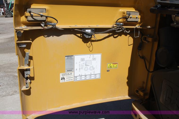 image for item A6833 2009 Caterpillar 236B II skid steer