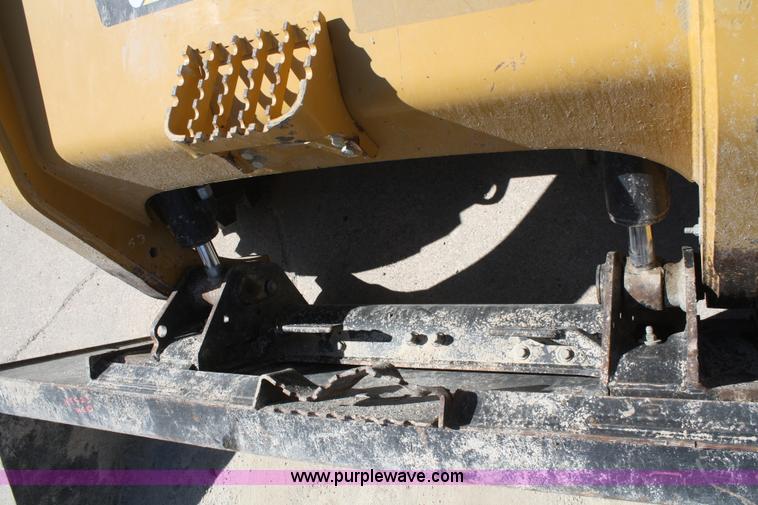 image for item A6833 2009 Caterpillar 236B II skid steer