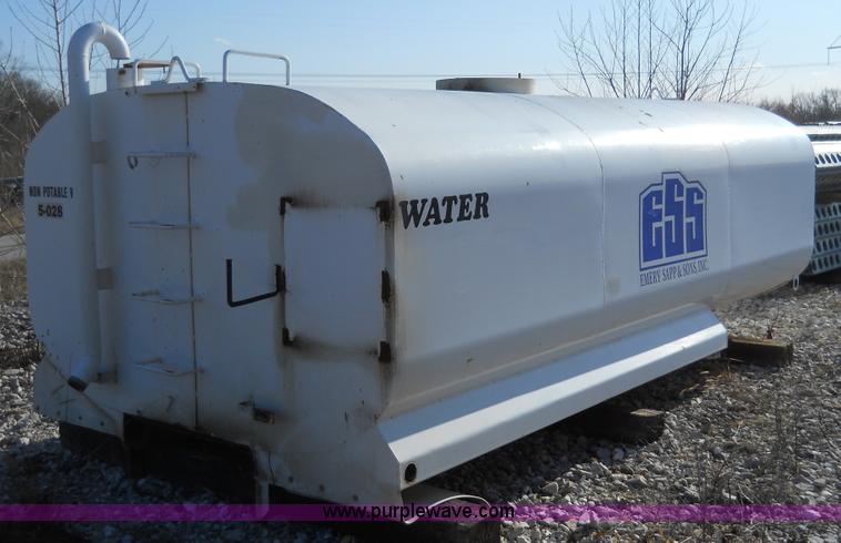 image for item B1040 Truck mount water tank