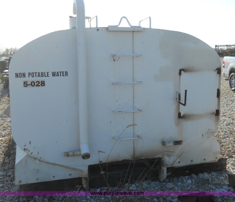 image for item B1040 Truck mount water tank