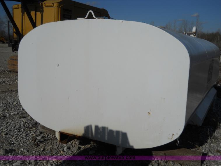 image for item B1040 Truck mount water tank
