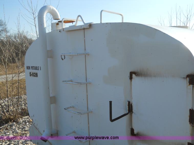 image for item B1040 Truck mount water tank