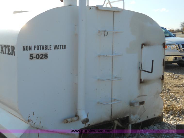image for item B1040 Truck mount water tank
