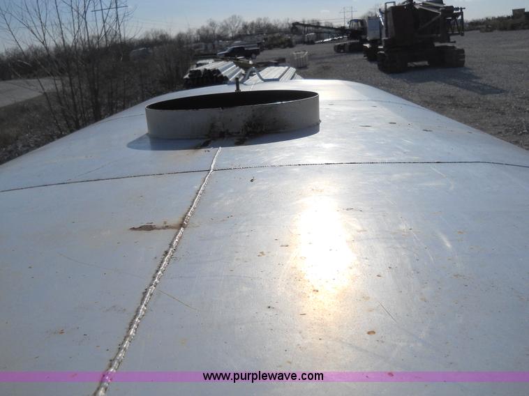 image for item B1040 Truck mount water tank