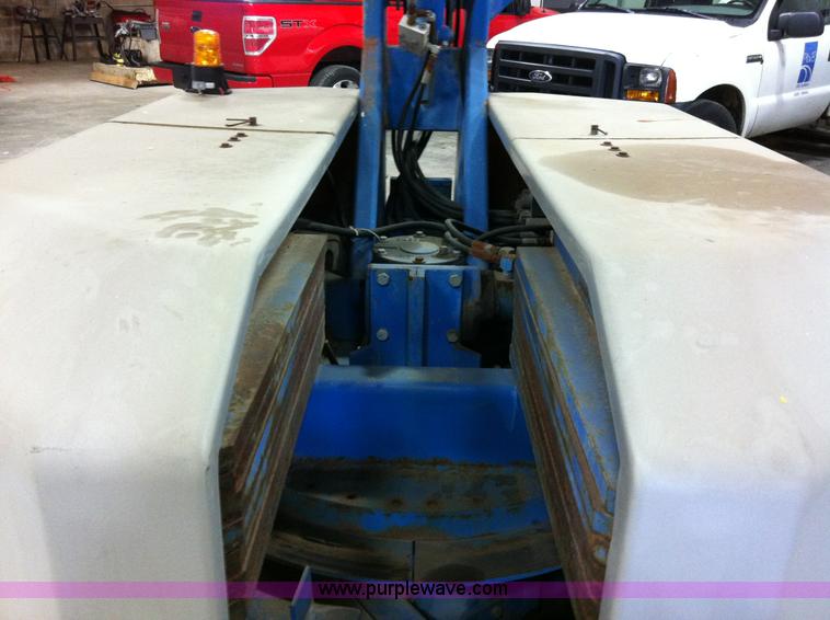 image for item B1069 1994 Genie Z-30/20HD electric boom lift