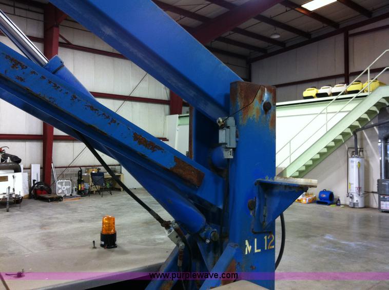 image for item B1069 1994 Genie Z-30/20HD electric boom lift