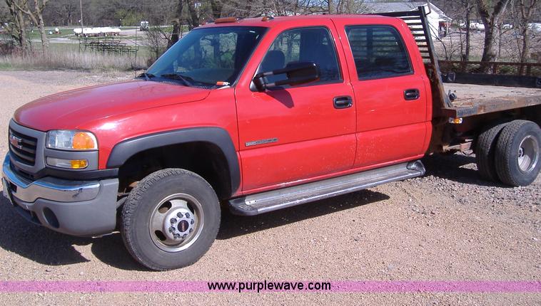 image for item B1097 2004 GMC Sierra C3500 crew cab pickup truck